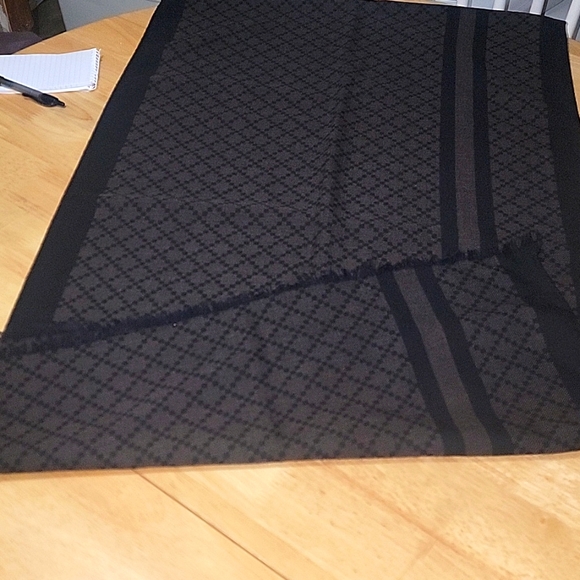 GUCCI 100%WOOL SCARF - Picture 6 of 8